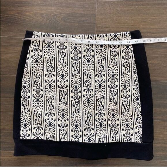 WALTER BAKER || patterned mini skirt - Picture 7 of 8